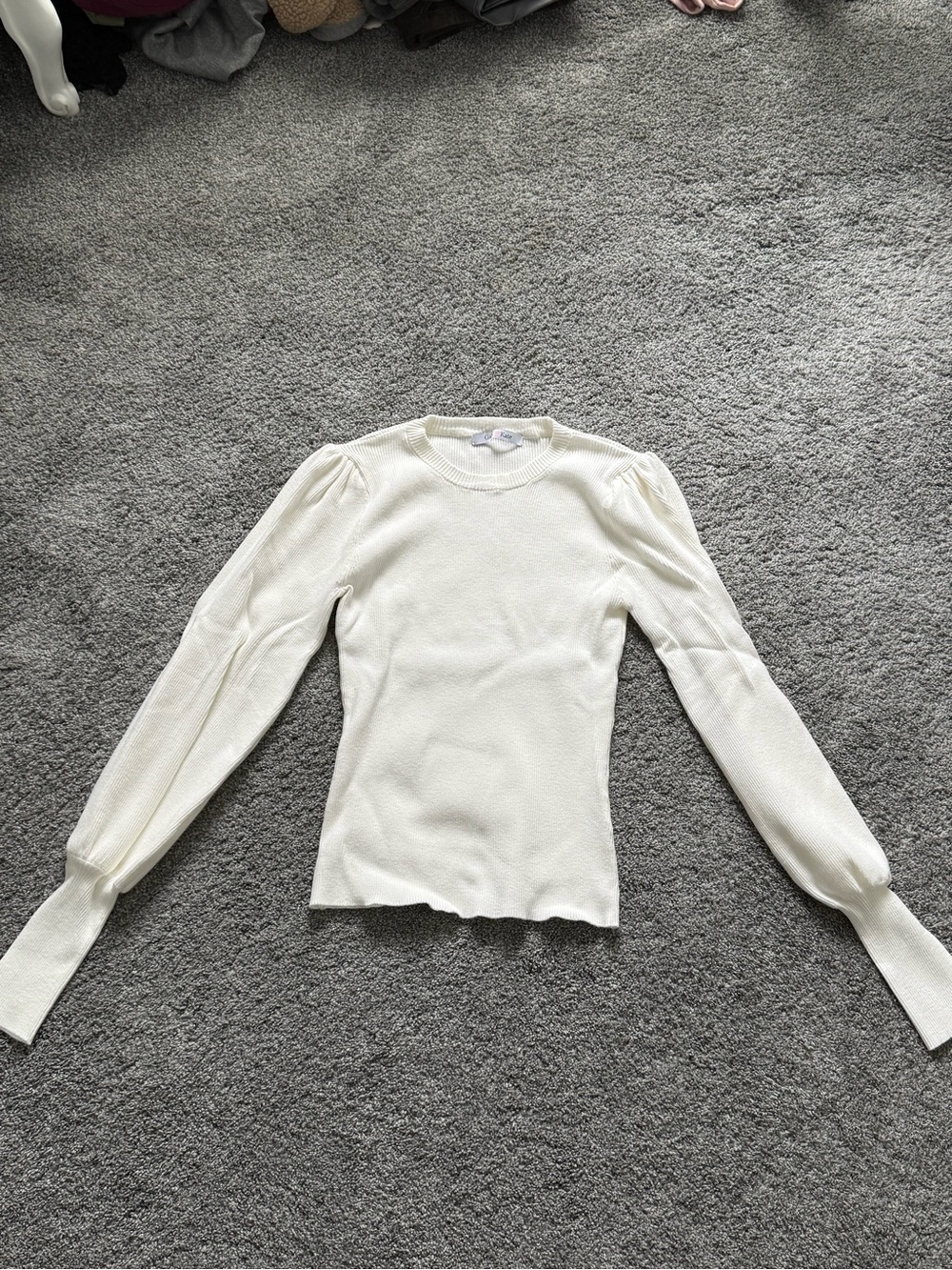 Women’s Ivory Long-Sleeve Crewneck Knit Top